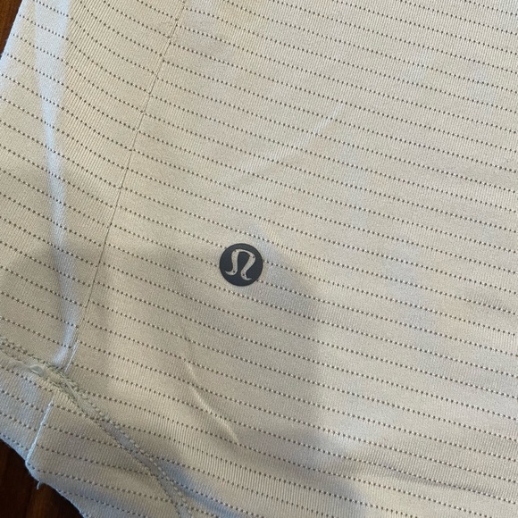 Men’s Lululemon Lime Green Short Sleeve Shirt - Picture 2 of 4